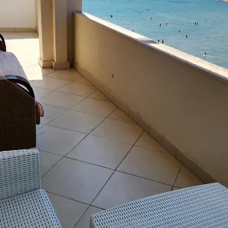 Rei ' S Apartment On The Sea Durres Exterior photo